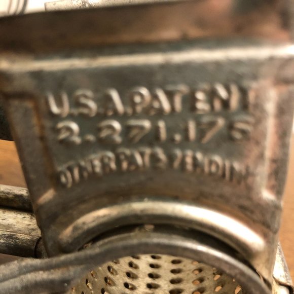 RED HANDLE WIND TINY SIFTER  PASTRY BLENDER MOULI ROTARY HARD CHEESE GRATER - Picture 6 of 14